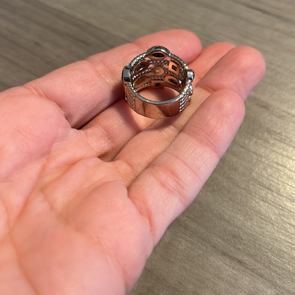 Beautiful Cocktail Gold Ring - Picture 4 of 7